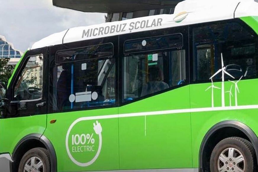 Vetés. Tizenhat éves iskolabuszt vált majd le az új elektromos mikrobusz