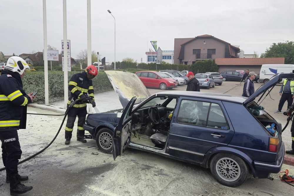 Megvan, mi okozhatta a benzinkúton kigyulladt autó motorterében a tüzet