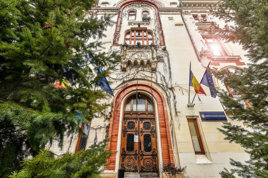 A közösségük életét jobbá változtató tanárokat bemutató Facebook-kampányt indított az oktatási minisztérium
