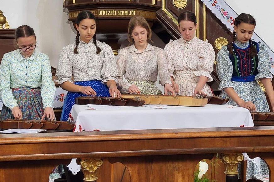 „Most érkeztünk ez helyre...“ - citerás növendékek évzáró műsora