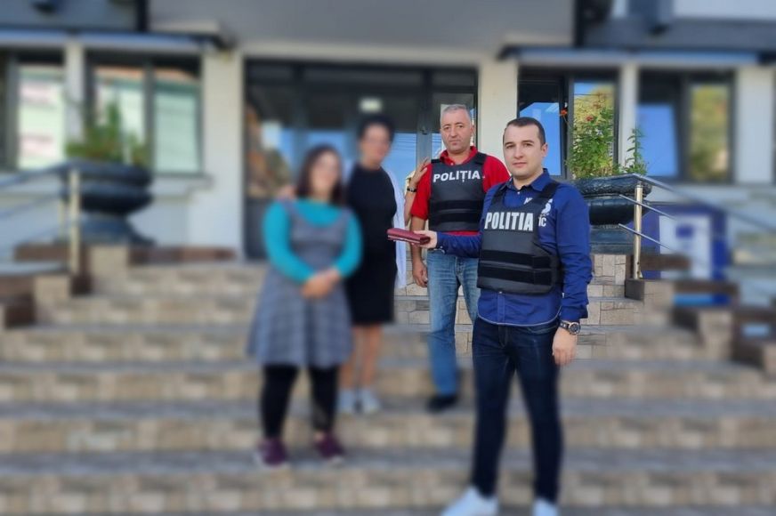 Példaértékű magatartás: egyenesen a rendőrségre vitték a talált pénztárcát a diákok