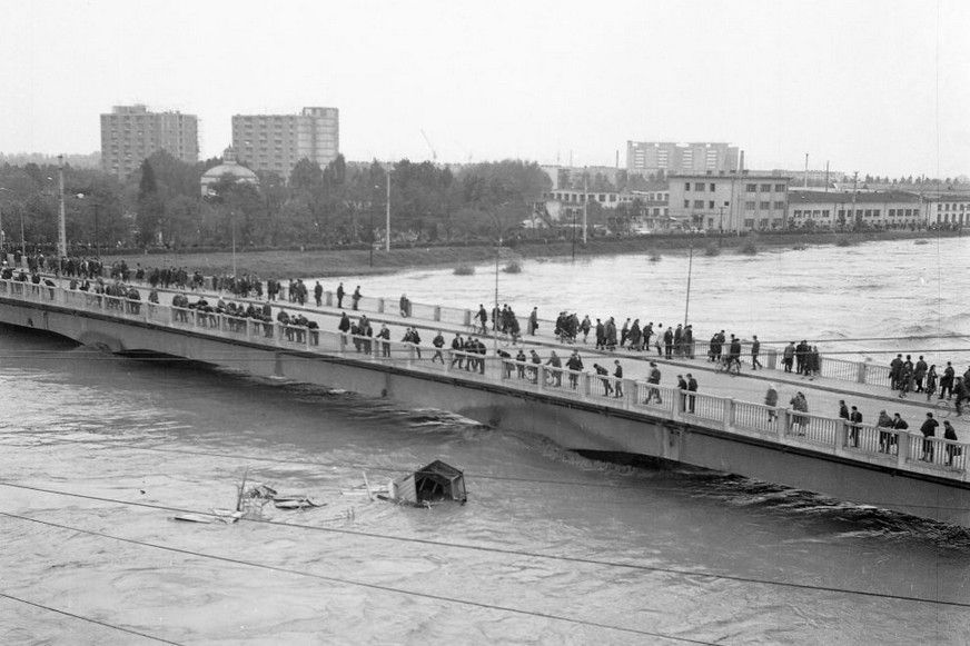 1970. május 14. – Közel hatezer család maradt fedél nélkül a mindent elsöprő ár miatt