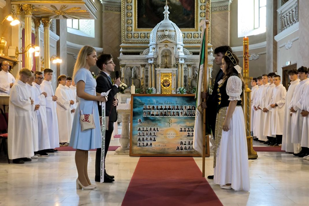 Legyetek olyan emberek, akik a cselekvő szeretet tüzével formálják a világot! Ballagás a Hám János Líceumban - KÉPGALÉRIA