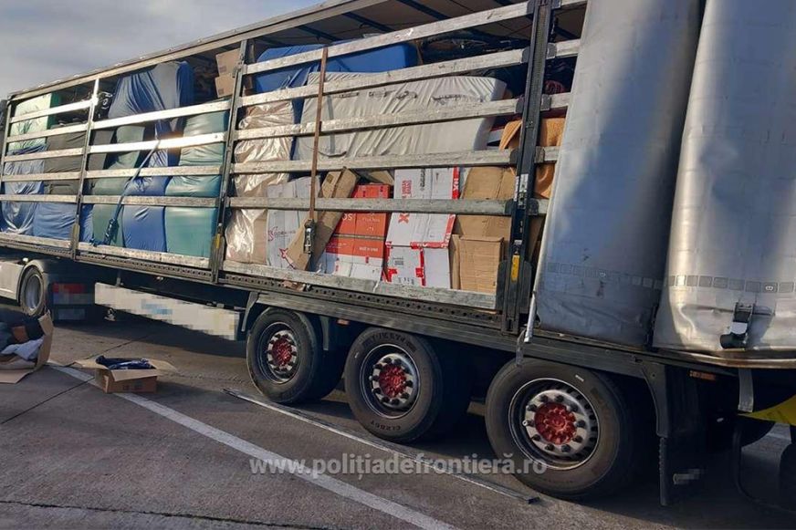 Tizenegy tonna Franciaországból érkező használt holmit fordítottak vissza a petei határtól