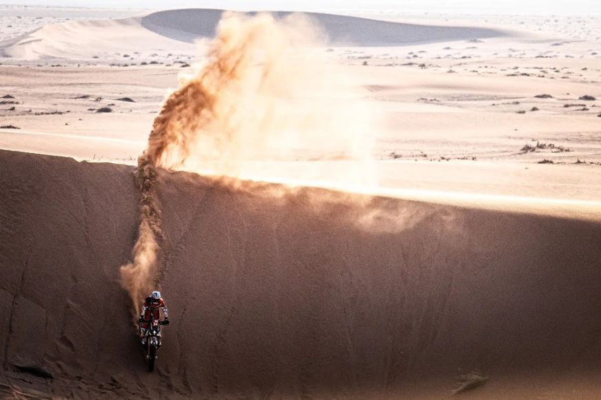 Benne a Dakar sűrűjében: 48 órás speciális szakasz kezdődött el