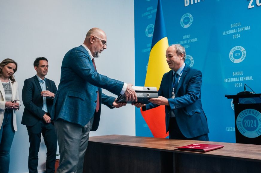 Közel 300 ezer aláírást iktatott az RMDSZ, hogy a magyar összefogás listája elindulhasson az EP-választáson