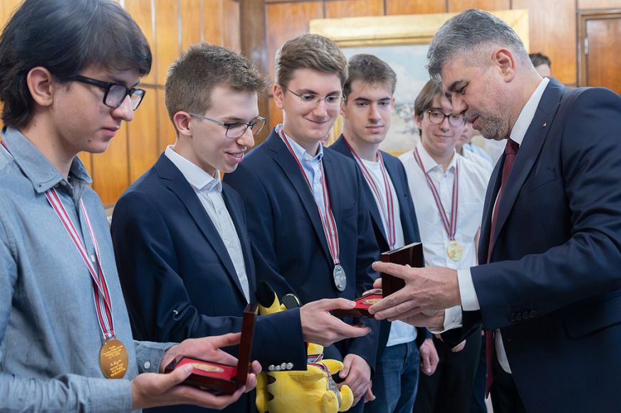A nemzetközi matematikai és fizikai diákolimpián díjazott romániai tanulókat fogadta a miniszterelnök