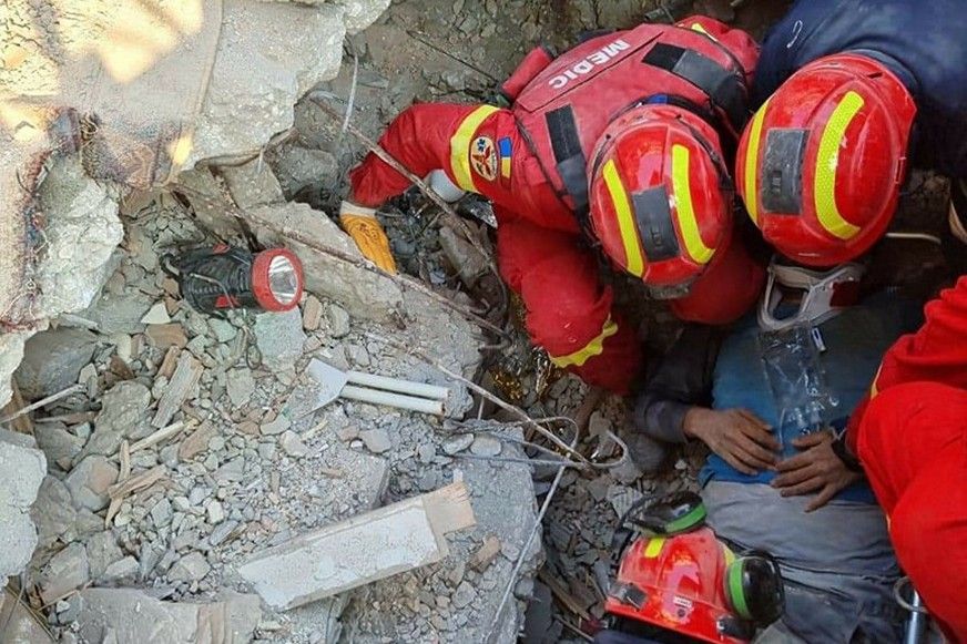 Földrengés Törökországban: Élve mentett ki egy férfit a romok alól a RO-USAR egység
