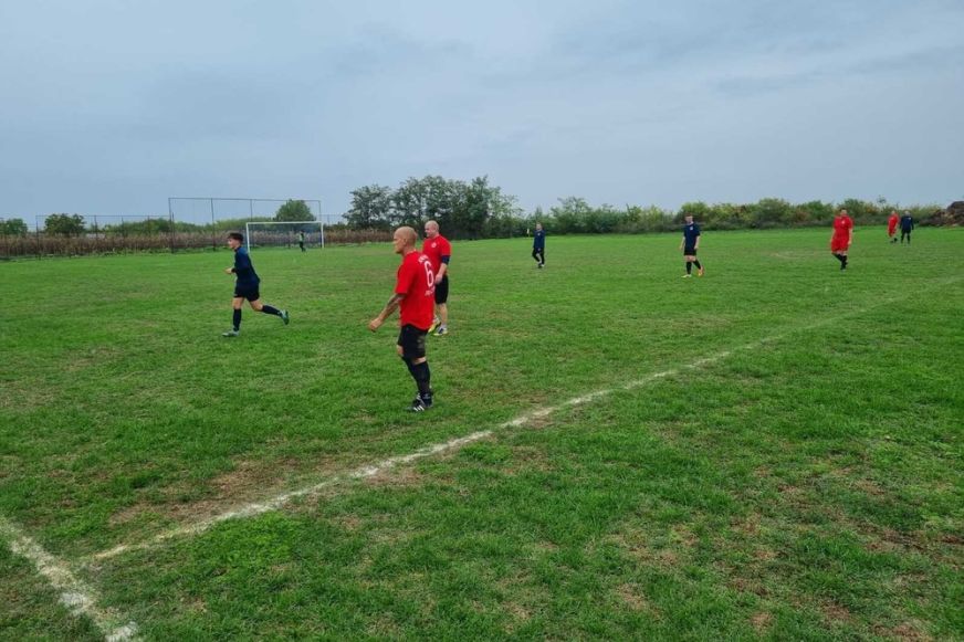 Csanálos. Műfüves pálya épül a futballpálya mellé