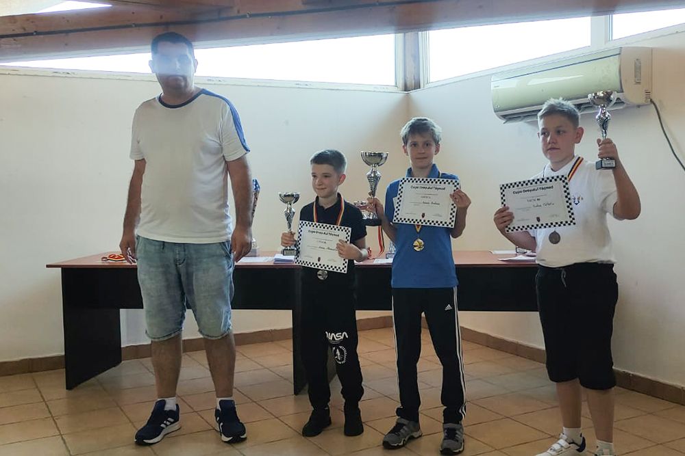 Különdíjakkal tértek haza a Tasnád Város Kupájáról az Olimpia VSK sakkozói