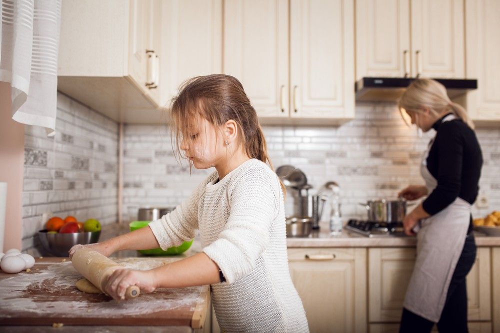 Kínzás-e vagy fejlesztés, ha bevonjuk gyermekeinket a házimunkába?