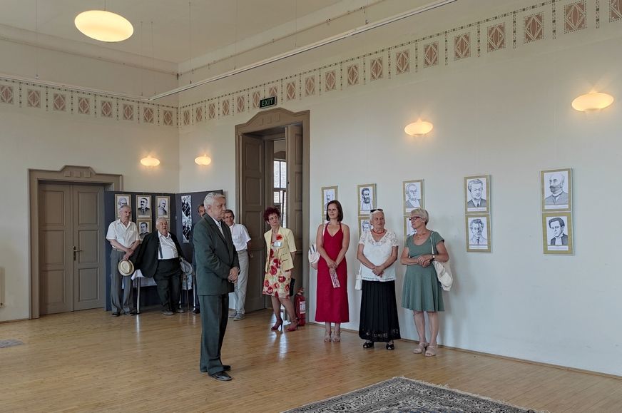 Különleges kiállításokkal készültek a véndiákok számára