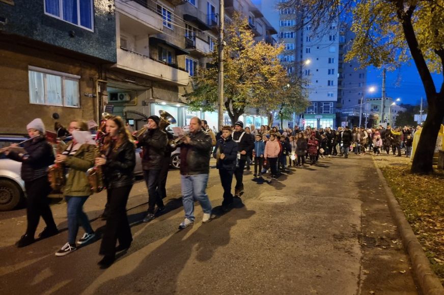 Több mint kétezren vettek részt a hagyományos Márton-napi lámpás felvonuláson - KÉPGALÉRIA, VIDEÓ