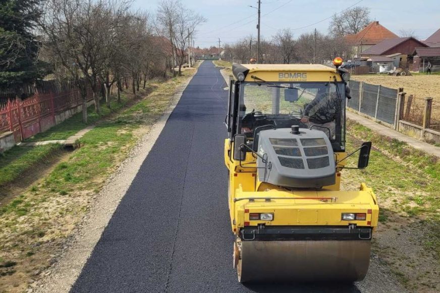 Kökényesd. Megkezdődött az aszfaltozás