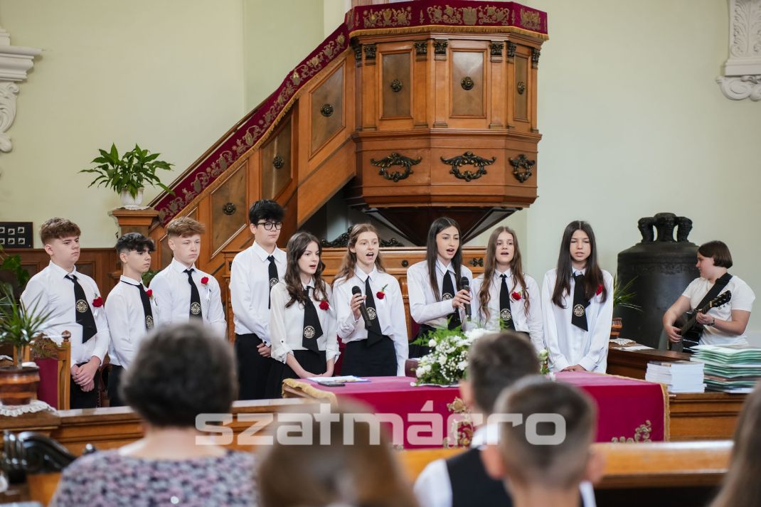 Elbúcsúztak a Református Gimnázium nyolcadikosai: 29 tanuló intett búcsút az Alma maternek ebben a tanévben - Képgaléria