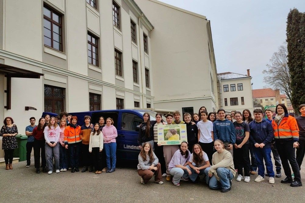 „Bármit… egy mosolyért“ - készülnek az akció során összegyűlt adományokból az ajándékcsomagok a klinikára