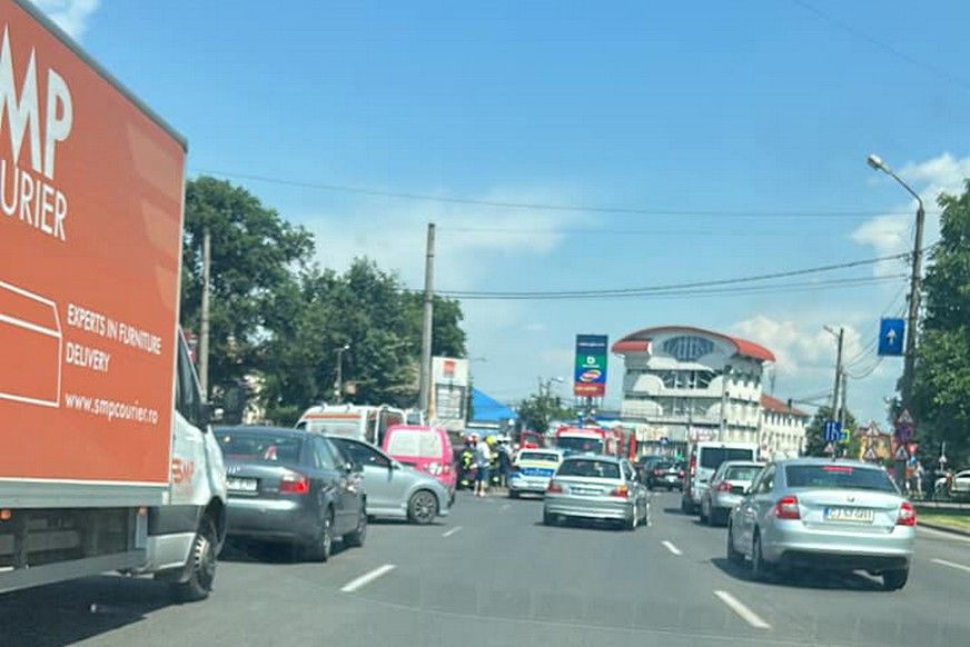 Baleset a Decebal híd lábánál: oszlopnak hajtott egy autó - FRISSÍTVE