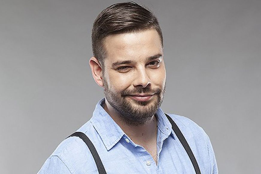 Orbitális cuppanós: Kiss Ádám egy delfintől kapott puszit