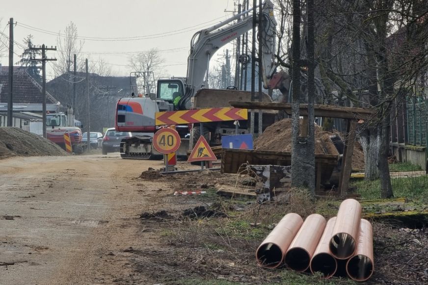 Döntött a lázári önkormányzat: folytatni fogják a közművesítést