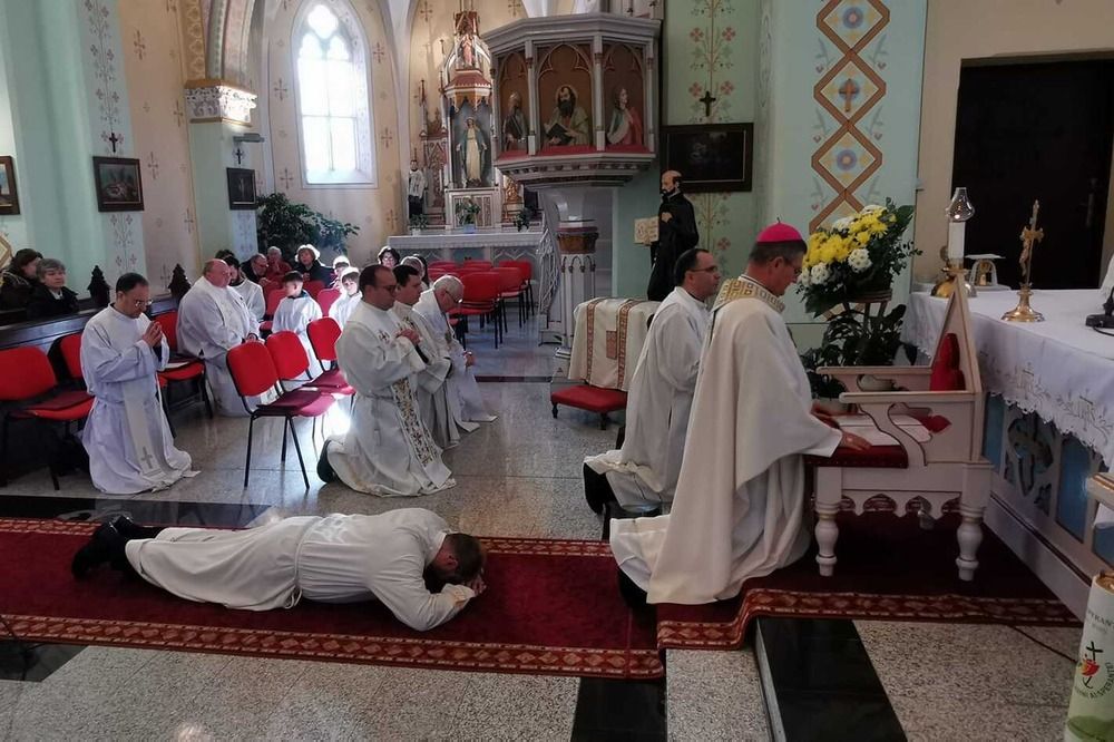 Az egyház és a társadalom szolgálatában: diakónusszentelés a szatmári egyházmegyében