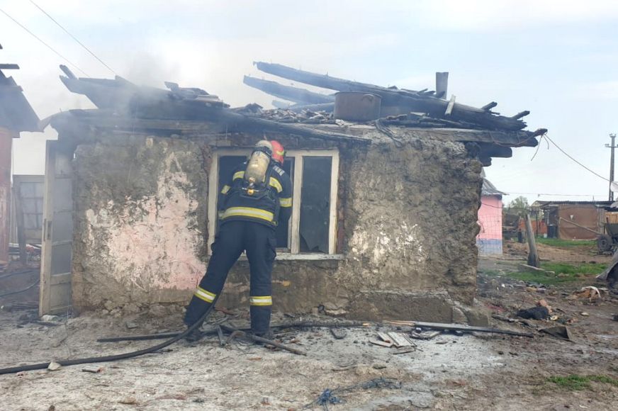 Kályhából kipattant parázs okozott tüzet Szamosdobon