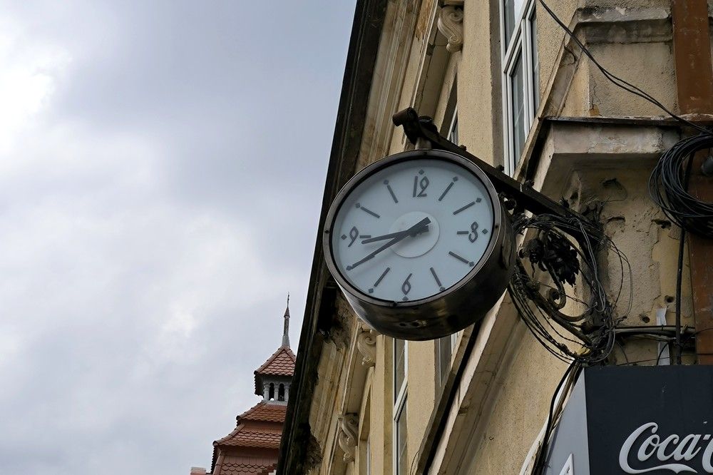 Kerek évforduló: száz évvel ezelőtt szerelték fel Szatmárnémeti főterén a villanyórát