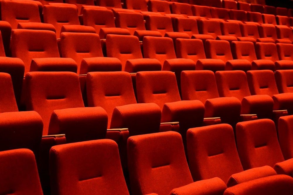 Mozikat, színházakat ellenőrzött a fogyasztóvédelem, több mint 272 ezer lejre büntettek