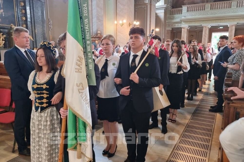 Lélekben felvértezve indulhatnak tovább a Hám János Líceum most ballagó nyolcadikosai - Képgaléria, Videó