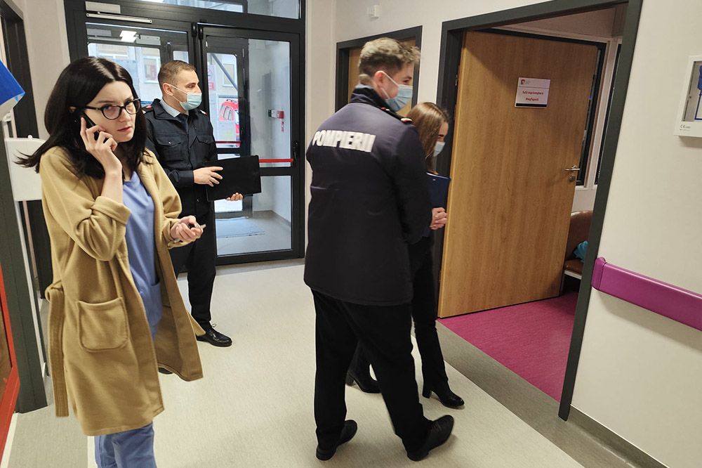Cigarettafüsttől bűzlik a megyei kórház gyerekosztálya – Vizsgálat is indult az eset kapcsán