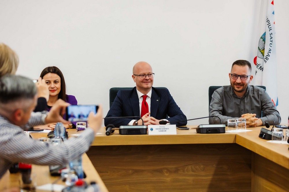 Kereskényi: az országnak továbbra is az európai úton kell maradnia