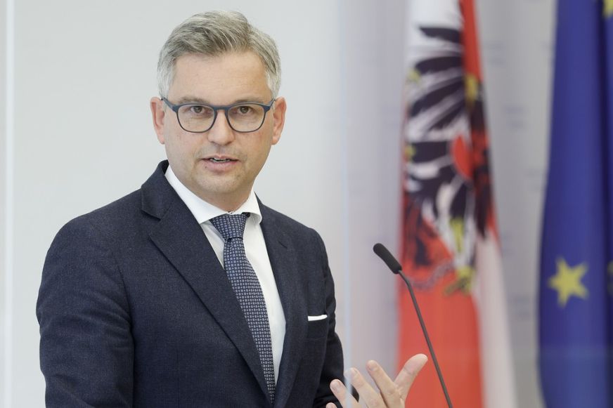 Gyorshajtás miatt négy hétre bevonták az osztrák pénzügyminiszter jogosítványát
