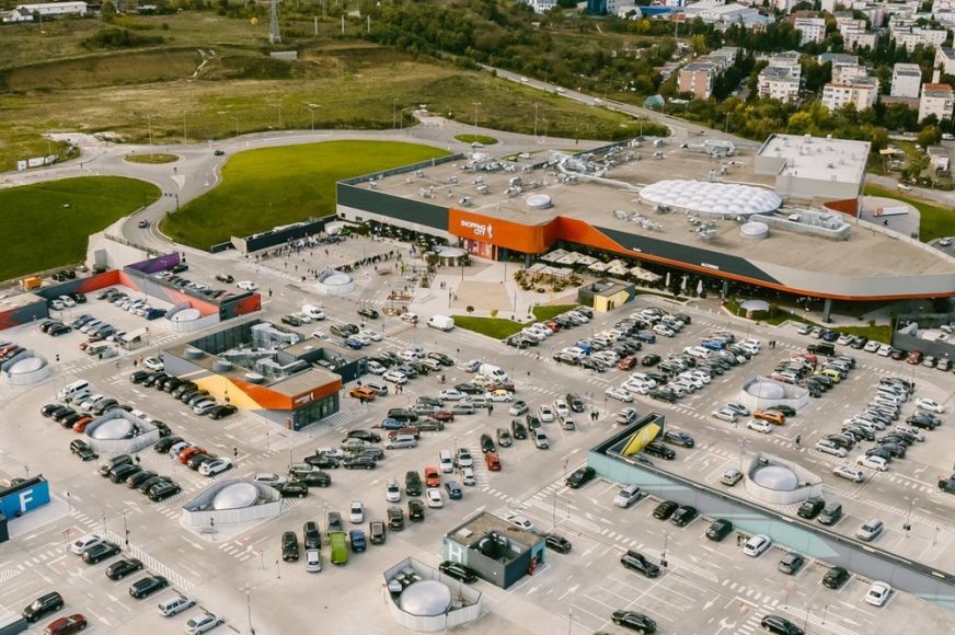 Ideiglenesen bezárták Marosvásárhely legnagyobb bevásárlóközpontját csótányinvázió miatt