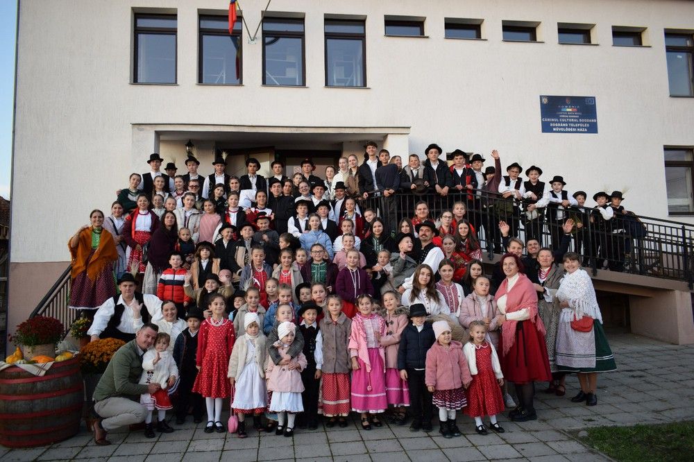 Felvonulással és hajnalig tartó szüreti bállal ünnepeltek Bogdándon