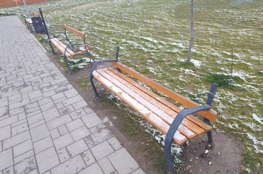 Hová tűntek a lócalécek? Eláruljuk, ki vitte el őket