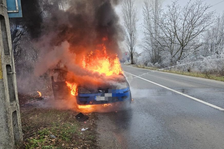 Teljesen kiégett egy autó Szatmárnémetiben