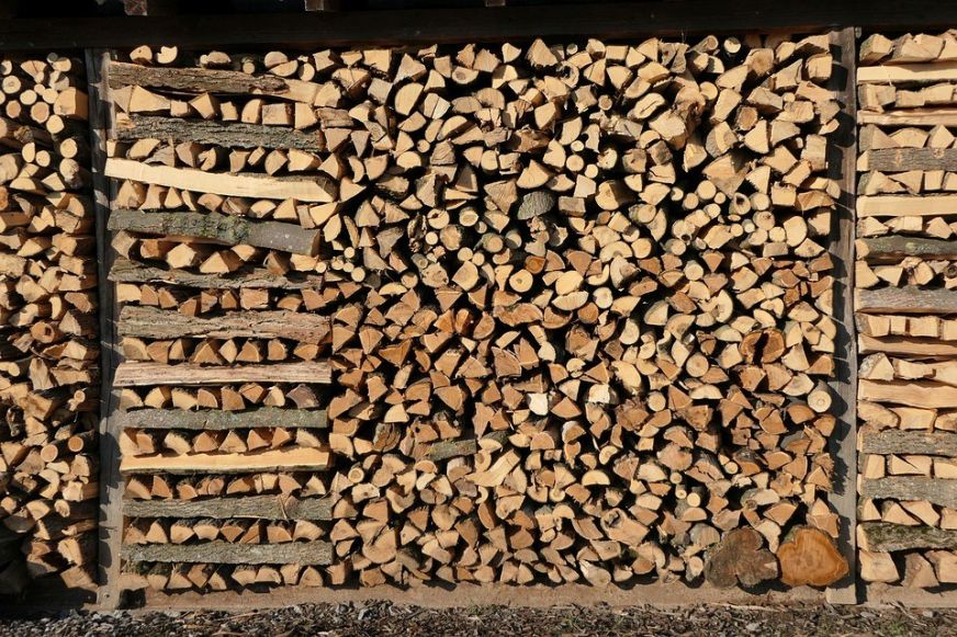Van-e mit a tűzre aprítani? Mennyire vannak felkészülve az iskolák a fűtési szezonra a községekben. Minikörkép