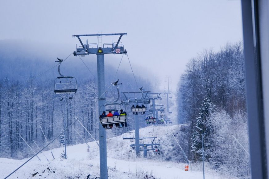 Megnyitott a lunaforrási sípálya. 2100 méteren át lehet szántani a havat