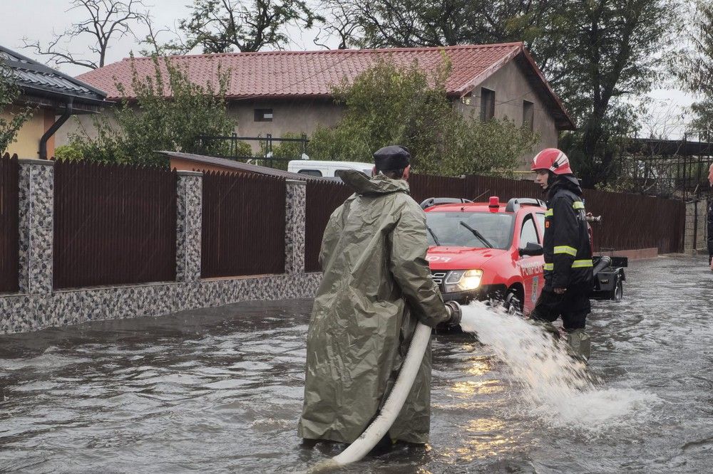 Utakat öntött el és fákat döntött ki a Barbara ciklon az ország délkeleti részén - VIDEÓ