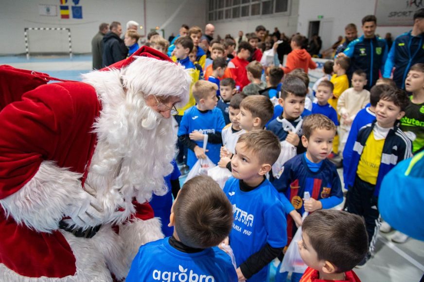 A Mikulás lepte meg a Szatmárnémeti Olimpia VSK kis focistáit