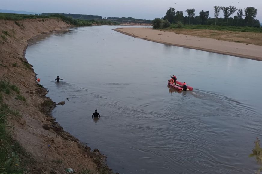 Késő estig kutattak a Szamosban eltűnt fiatal után. Vasárnap reggel újrakezdték a keresést