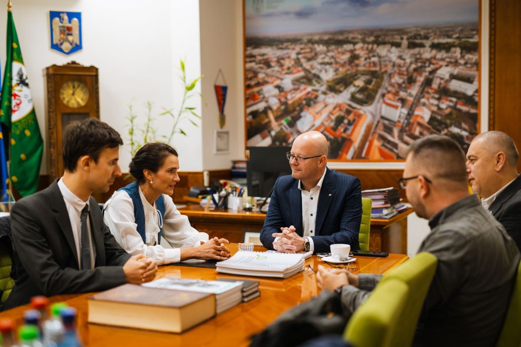 Szívügyünk az ifjúság! Szatmárnémetibe látogatott Nagy-Vargha Zsófia