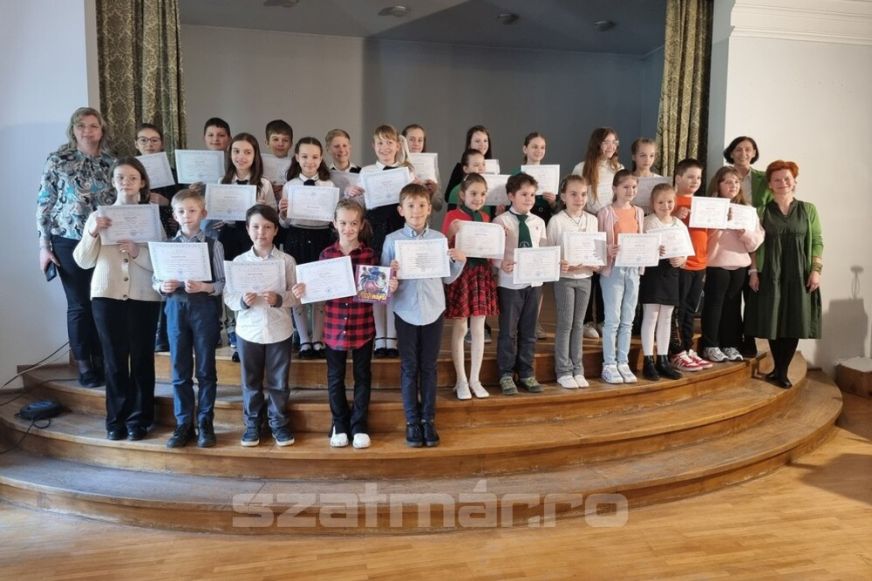 XI. Fürkész helyesírási és nyelvhelyességi verseny: díjazták a legügyesebb kisdiákokat - Képgaléria