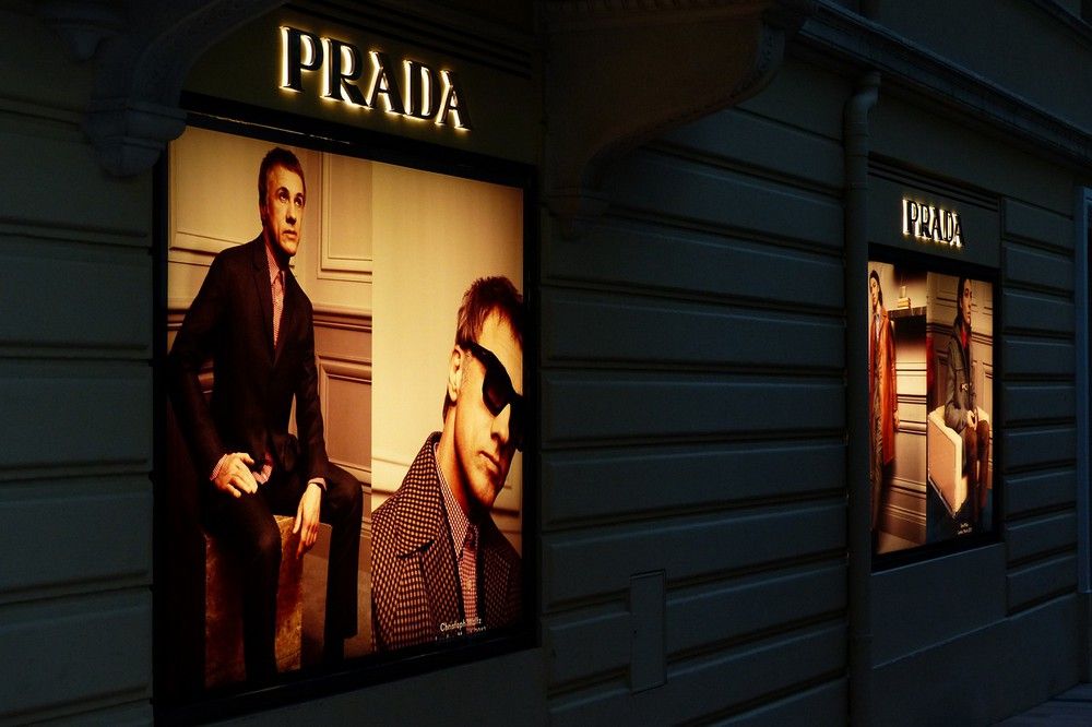 Gigantikus összegért vásárolja meg az olasz luxusmárkát a Prada
