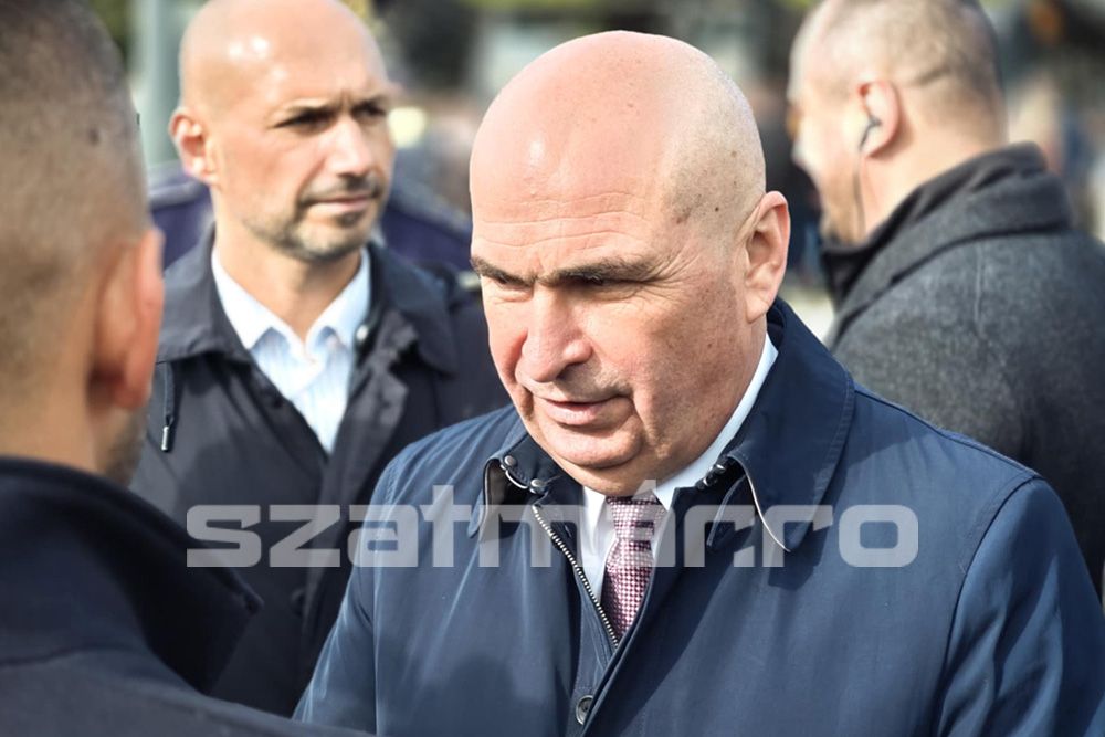 Nagykároly: a csendőrök két szankciót róttak ki az eseményen, amelyen több személy kifütyülte Ilie Bolojan kormányfőt