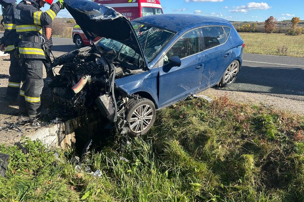 Súlyos autóbaleset Felsőszoporon: tűzoltók szabadították ki a roncsba szorult nőt