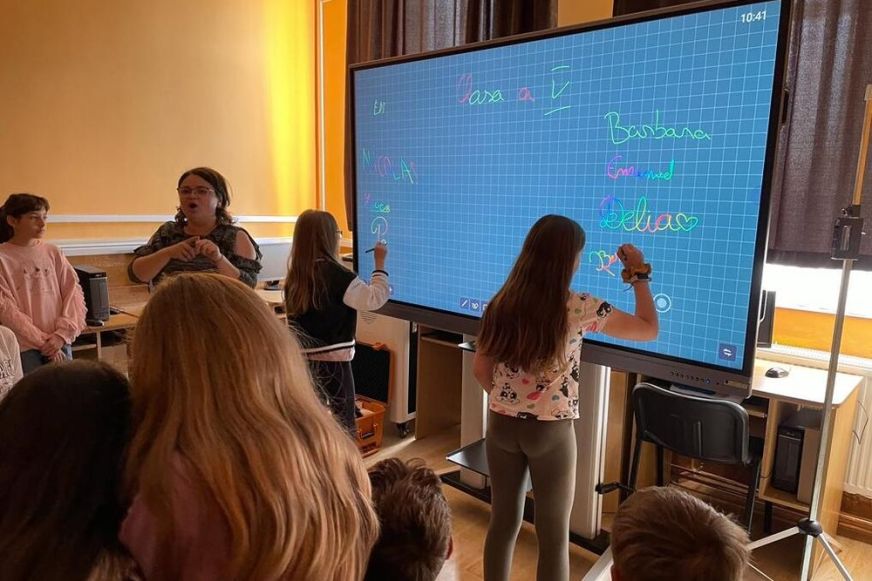 Vetés. Új digitális eszközökkel gazdagodott az iskola