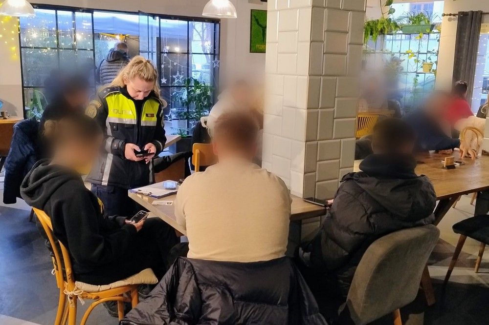 Suliban dohányzó és iskolakerülő diákokat azonosított a szatmári rendőrség