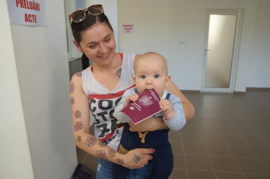 Gyereknapon is nagy volt a forgalom az útlevélosztályon