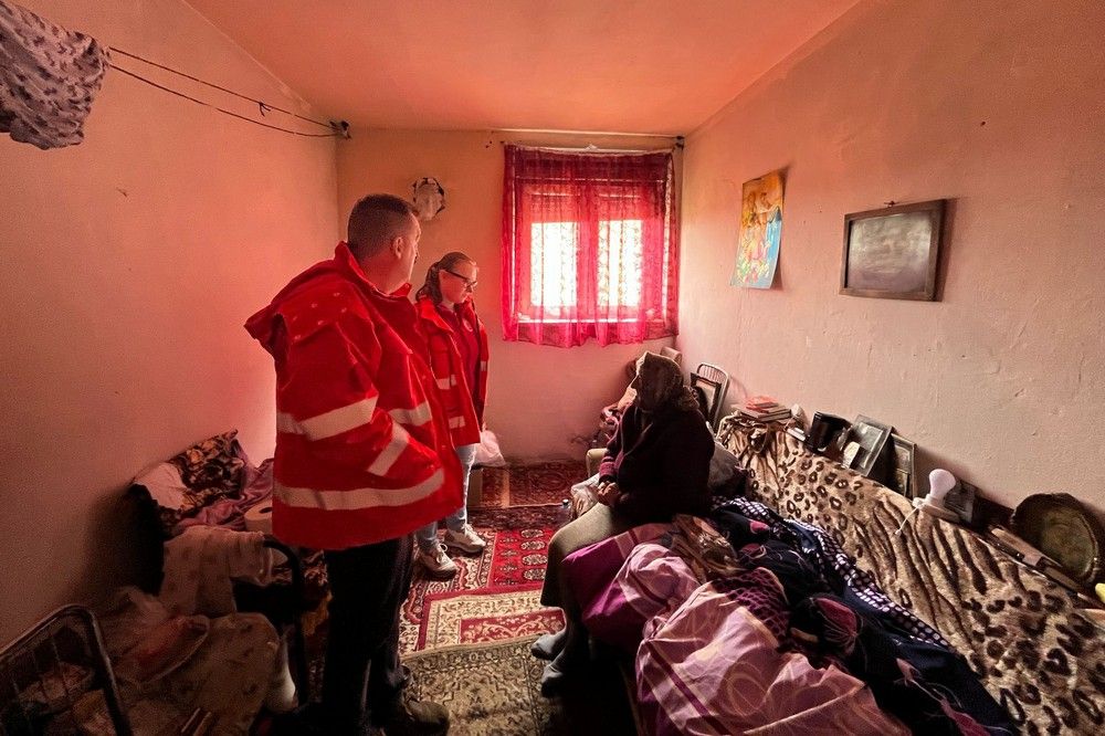 Nagy segítségre van szüksége a magára maradt, idős asszonynak