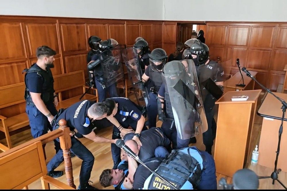 Túszejtés és bombariadó: taktikai gyakorlatot tartottak a szatmári törvényszéken